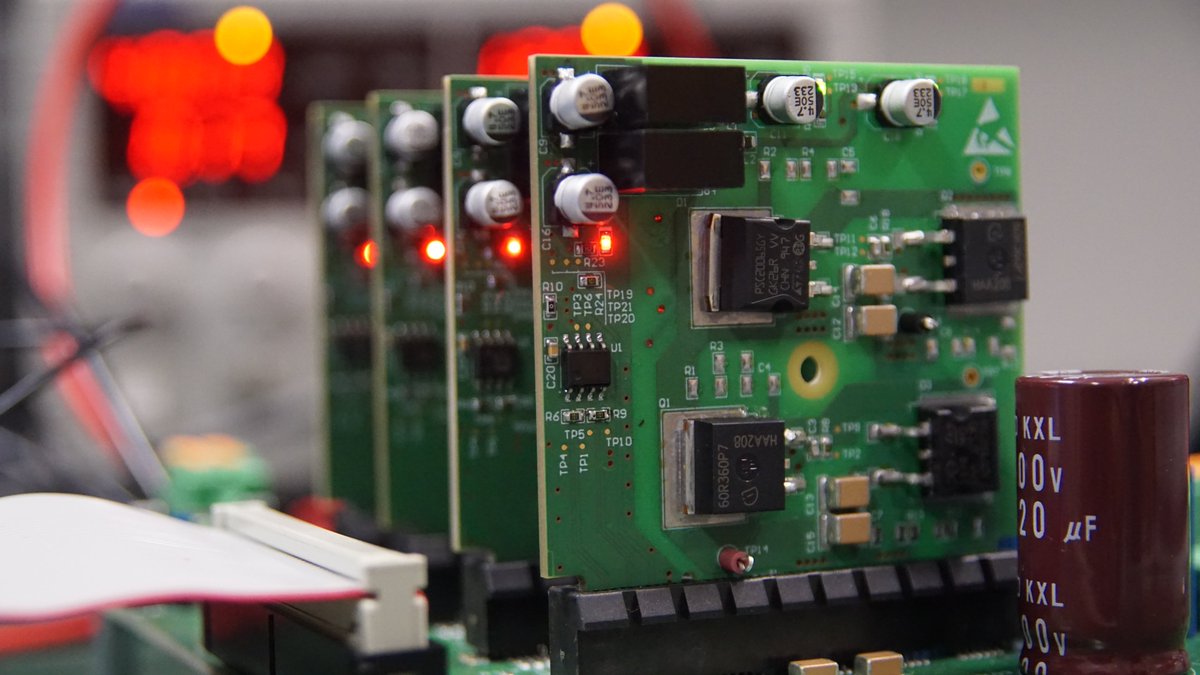 EDRT_iSCREAM's tweet photo. More impressions from our last lab testing day!

#electronics #engineering #circuitdesign https://t.co/rPOgova2kg
