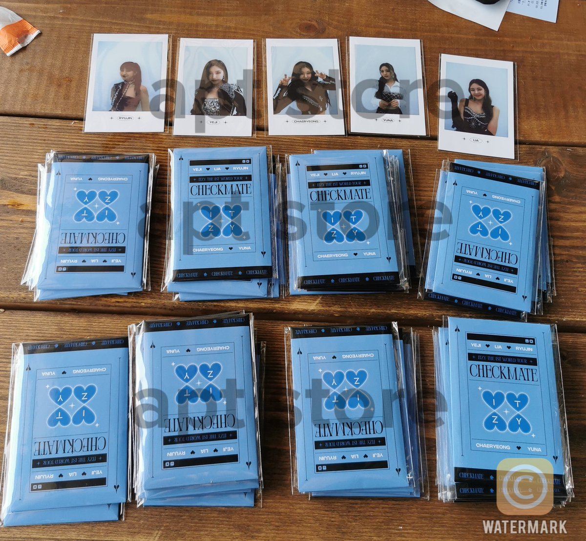 apartofthings's tweet photo. itzy first world tour md (offline)🎀

พี่คนเกาหลีหิ้วน้องๆมาให้ได้ครบแล้วนะคะ🤍🤍 เดี๋ยวรอของถึงบ้านรวมของแล้วเราจะมาแจ้งรอบส่งกลับไทยอีกทีนะค้าา

#aptxupdated https://t.co/U8XZ7oeZtV