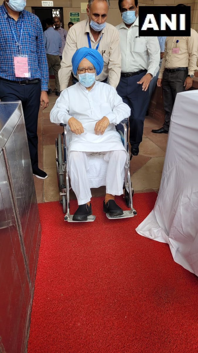 Delhi | Former Prime Minister and Congress MP Dr Manmohan Singh arrives at the Parliament to cast his vote for the Vice Presidential election.