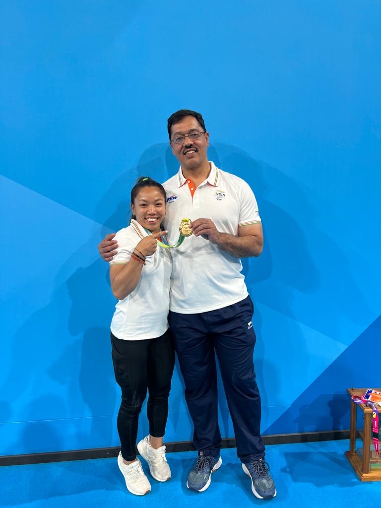 mirabai_chanu's tweet photo. With my coach Vijay Sharma sir. https://t.co/Q8ptvmUrBB