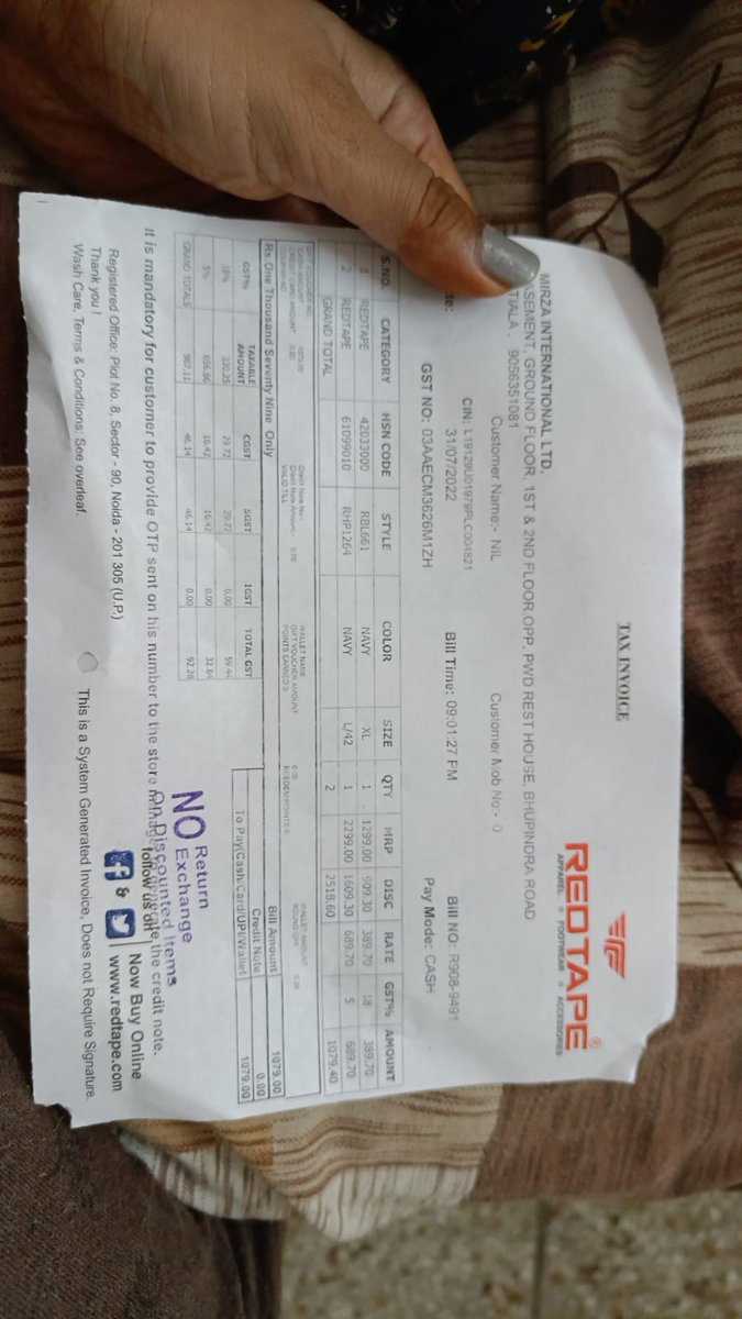 manishmehra63's tweet photo. @RedTapeindia मैंने 31-07-2022 को redtape कि टीशर्ट purchase की थी और आज केवल 6 दिन बाद ही जब पहली बार tshirt को wash किया तो वो खराब हो गयी प्लीज मेरे पैसे return करो, T-shirt मे जगह जगह से कपड़ा खींच रहा है जो की पिक मे clearly visible है https://t.co/qQsYPKiWn5