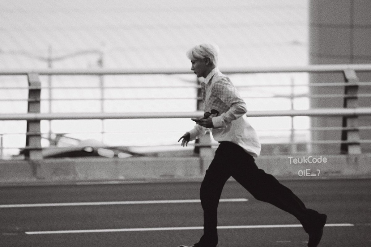 this picture now will be remembered as the proof of responsible and reliable man known as super junior’s leader, leeteuk who tried to hold his members together during a very hard time.