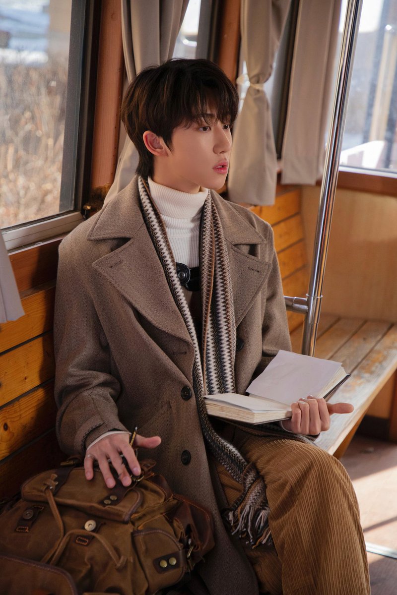 haotonin's tweet photo. hai cheng minghao is really giving me "a man written by a woman" vibes https://t.co/dsDeeYEb6P