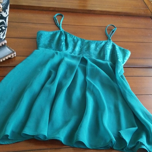 Monaco228's tweet photo. So good I had to share! Check out all the items I'm loving on @Poshmarkapp #poshmark #fashion #style #shopmycloset #victoriassecret #freepeople #none: https://t.co/SHACkM5m4j https://t.co/ytGJ2sUtuY