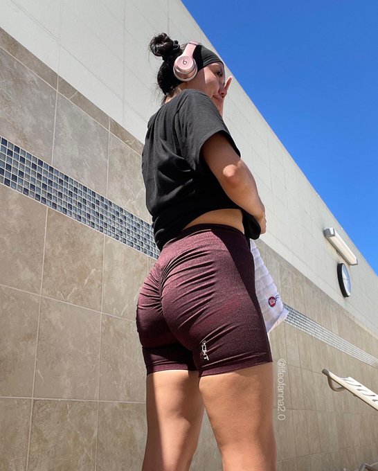 Looking into the weekend like 🤤🔥 #gymgirl #babygains #echt https://t.co/nepDaWfnUg<a href="/tag/gymgirl"class="tags">#gymgirl</a><a href="/tag/babygains"class="tags">#babygains</a><a href="/tag/echt"class="tags"><span>#echt</span></a>
