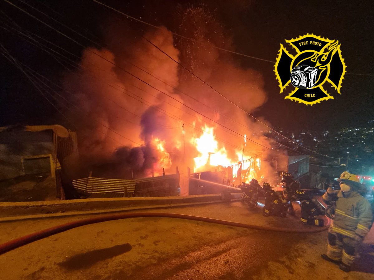 FirePhotoChile's tweet photo. @FirePhotoChile
Bomberos Antofagasta 
@central132Antof
Clave: 10-0 
Fuego estructural en casa habitación 
Dirección: Enrique Soto y Martin Luther King,
Comuna: Antofagasta
F-47 en el lugar 
@biobio @abcemergencias @radiocarab https://t.co/wd5DNRxTHJ