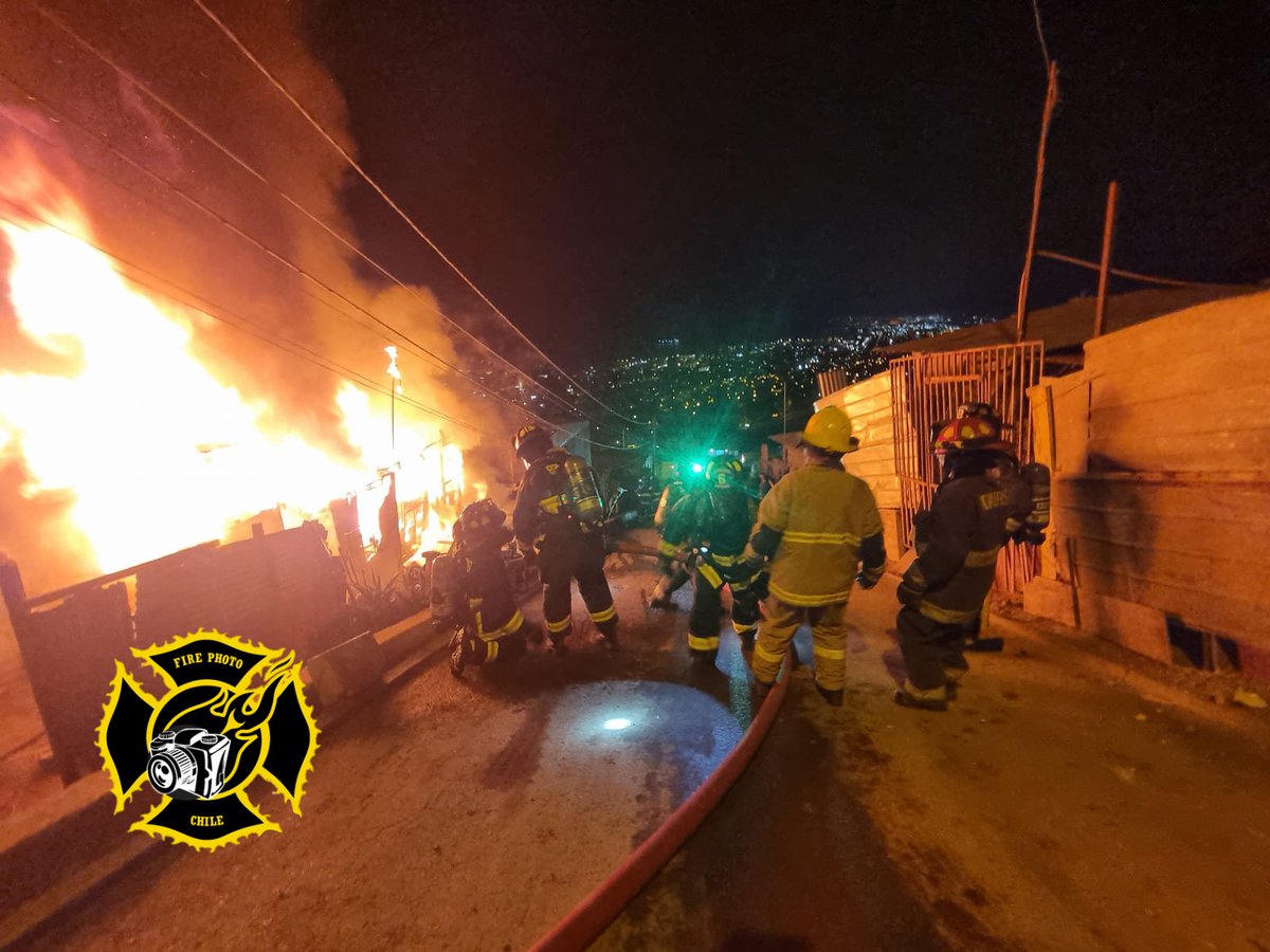FirePhotoChile's tweet photo. @FirePhotoChile
Bomberos Antofagasta 
@central132Antof
Clave: 10-0 
Fuego estructural en casa habitación 
Dirección: Enrique Soto y Martin Luther King,
Comuna: Antofagasta
F-47 en el lugar 
@biobio @abcemergencias @radiocarab https://t.co/wd5DNRxTHJ