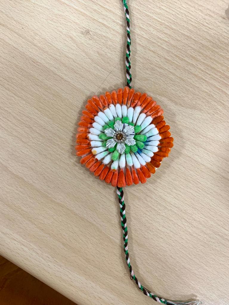 minhajalamkhan1's tweet photo. भाईबहन के राखी जैसे पवित्र बंधन में  देशप्रेम की भावना आकर मेरे भारत देश को और महान बना देती है. इसी का सुखद अहसास करवाया है SKV Noor Nagar की अध्यापिका जेबा खान मेम की कक्षा 7,8  छात्राओं ने https://t.co/w1AhrQN8GQ