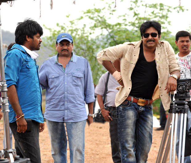 ganeshbandla's tweet photo. మిమ్మల్ని అర్థం చేసుకొని మిమ్మల్ని ప్రేమిస్తూ మీ ప్రేమను పొందుతూ సినిమా తీస్తే బాక్స్ బద్దలే ⁦@PawanKalyan⁩ 🔥🔥🔥🔥 https://t.co/G4YcSUHTQE