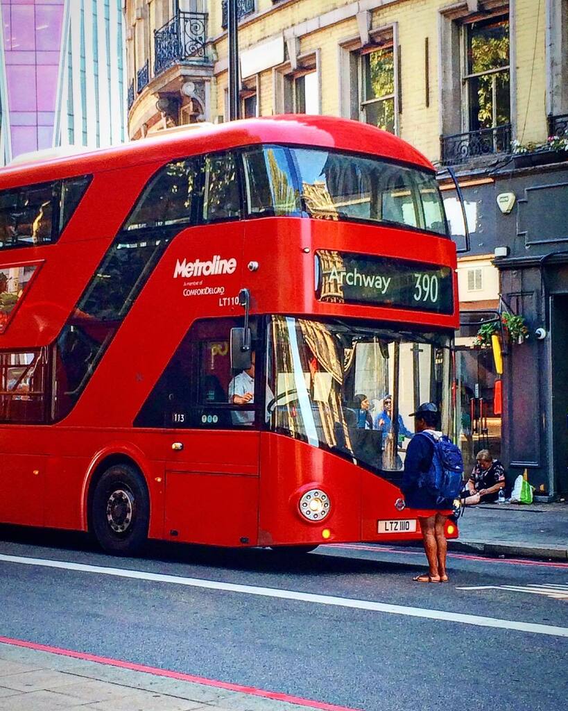 malumpfy's tweet image. You shall not pass. Lone protestor blocking a bus, rush hour, Buckingham Palace Road, Victoria, four years ago, today

#youshallnotpass #stoppingtraffic #protest #protester #loneprotester #blockingtraffic #390bus #bus #londonbus #routemaster #borisbus #r… instagr.am/p/Cg59xt0oI-H/