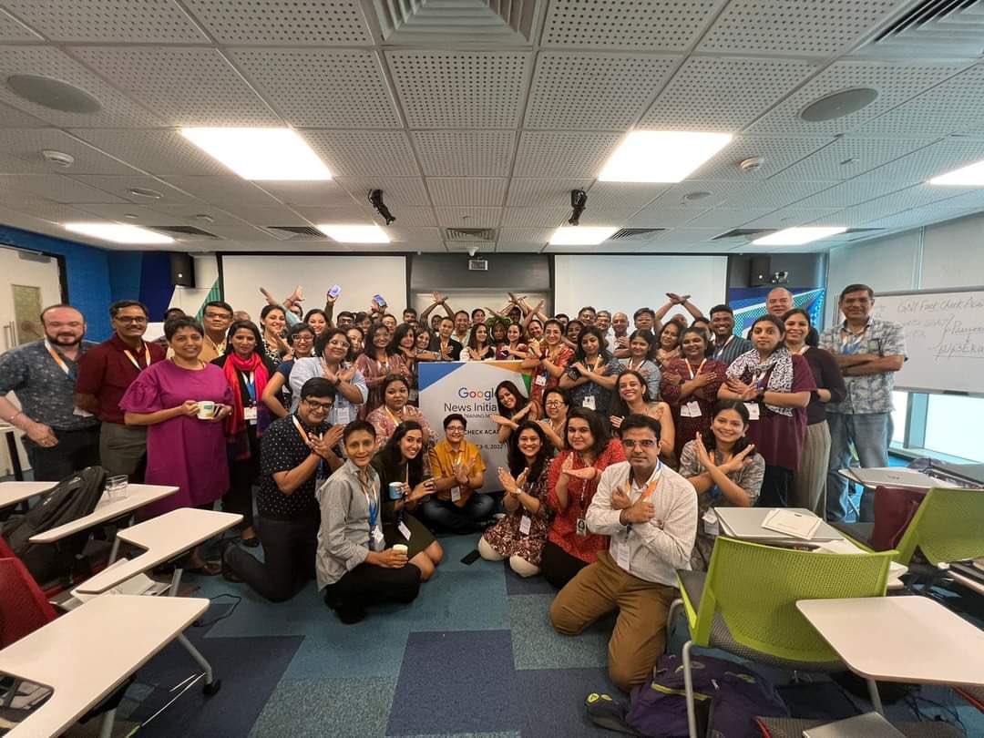 manogyaloiwal's tweet photo. #verificationsuperheroes @data_LEADS ! 
Moments of Pride ❤️⭐️

@PSamratSakal
@iamsuffian
@samarbhandral
@saikat88
@dheeshmap
@GayatriDwivedi2
@shalinishikha
@PulakeshGhosh63
@ezkays
@surbhinangia
@shruthi1mohan
@GoswamiPARUL
@MoaJamir_MEx
@priyakamal https://t.co/G49cE4KCgc