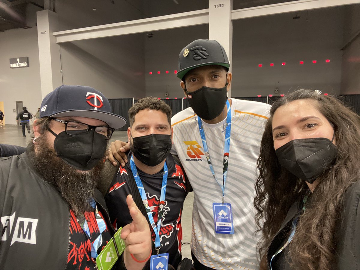 La familia biiiiiii 🥰💕💕💕 #EVO2022