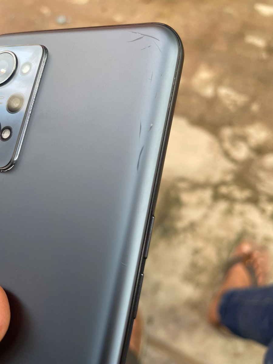 aakashkumar97's tweet photo. @realmeIndia @realmecareIN
@MadhavSheth1 @geekyranjit
@sharmajitech @beebomco
@TrakinTech @amitbhawani

Disappointed 

Got my phone serviced on 30 july , but didn't get it back as it is.
scratches everywhere.
executives refusing.
Pls look into this matter https://t.co/nAf4qt3YJD