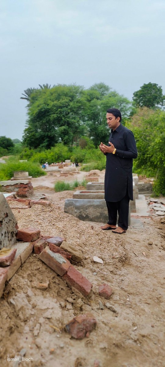 ISMAILBLOCH5's tweet photo. سچ ، جھوٹ  ،محبت ، نفرت ، بغض ، جھگڑے ، اناپرستی ، ضد ، حسد ، لالچ سب کچھ کرنے کے بعد 
آخر کار ہم سب نے ہمیشہ واسطےصرف ایک  یاد  بن کر رہ جانا ہے۔۔😢 https://t.co/ezVxX5L8Oh