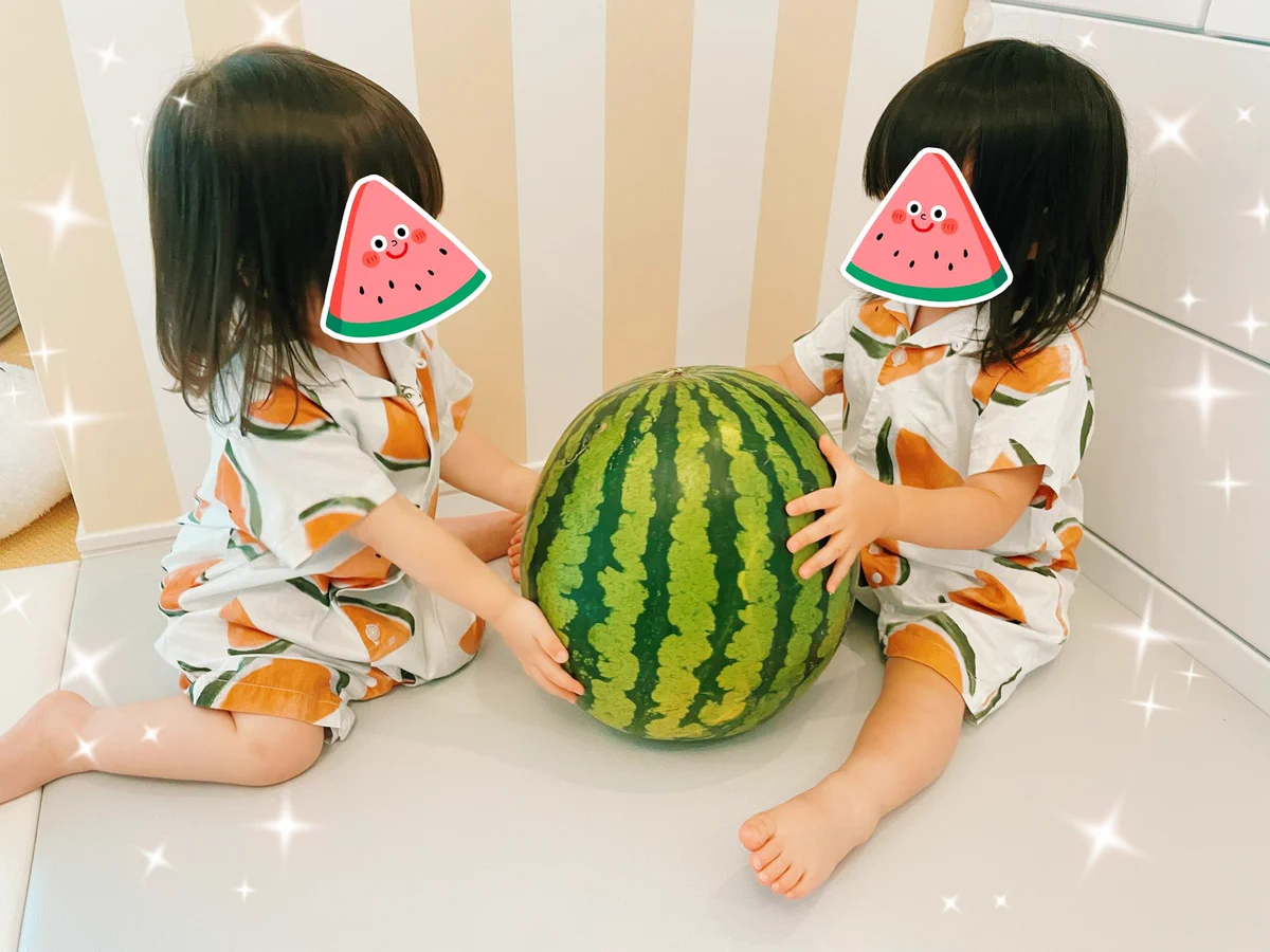 癒されますよ♡夏を感じるスイカずくしの子供たちが可愛い。