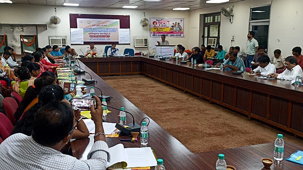 बाल श्रम मुक्त अभियान के तहत श्रम आयुक्त उ0 प्र0 की अध्यक्षता में एक दिवसीय प्रशिक्षण सम्पन्न।
<a href="/CMOfficeUP/">CM Office, GoUP</a> 
<a href="/UPLABOURDEPT/">Labour Commissioner Office UP</a>