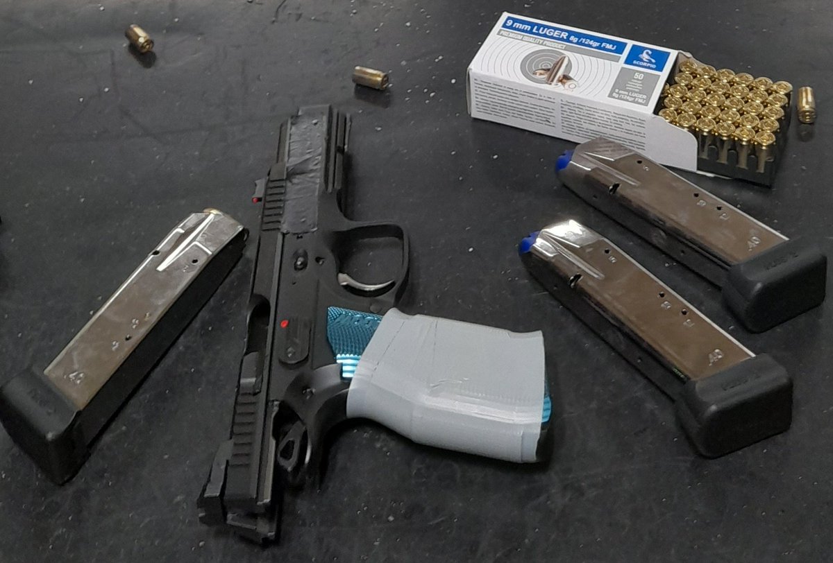 JanSuch6's tweet photo. CZ Shadow 2 9mm s @stv_group
#handgun #guncentrum #czshadow2 https://t.co/OtillC1wcj