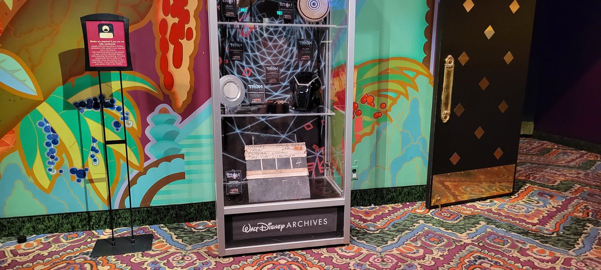 Disneyfan9523's tweet photo. Also In The Lobby Of The El Capitan Theatre They Had An Amazing Display Of Props From Tron And Tron Legacy From The Walt Disney Archives! #ElCapitanTheatre #Tron #Tron40 #Disney #D23 #DisneyMovies #WaltDisneyArchives #WaltDisneyCompany https://t.co/5JaHw96T3x