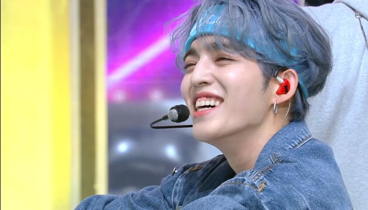 cscthnkr's tweet photo. going insane thinking about the iconic blue hair cheol 💙 https://t.co/khgP7mHyyV