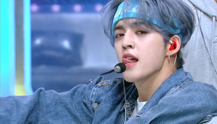 cscthnkr's tweet photo. going insane thinking about the iconic blue hair cheol 💙 https://t.co/khgP7mHyyV