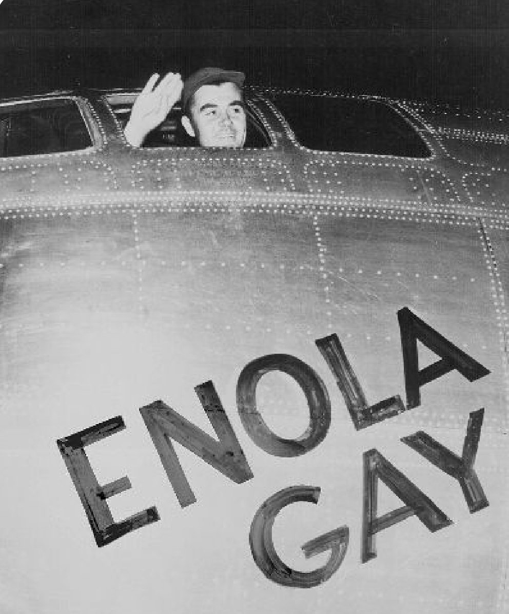 Letnapark's tweet photo. #Hiroshima
6.8.1945 Paul #Tibbets wirft mit *Enola Gay* die erste Atombombe #LittleBoy ab.
Eine explosive Familie: Der Bomber trägt den Namen seiner Mutter, der Enkel wird 'Nuke' genannt. Gewissensbisse,Trauma? „Hell, no!“ https://t.co/WOOFo9pdMs