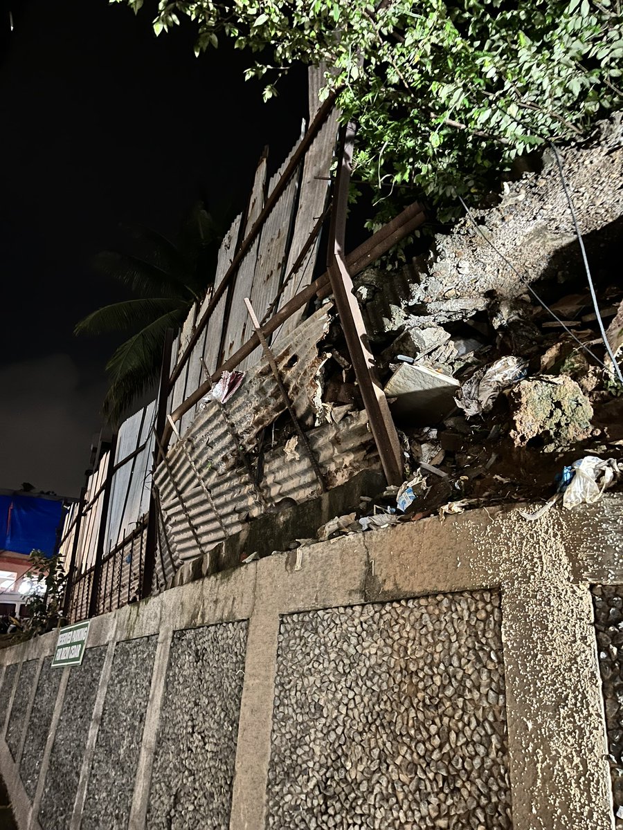ChippaAbid's tweet photo. @CMOMaharashtra @mybmc @mybmcWardPN @MumbaiPolice Very dangerous situation please help to resolve . https://t.co/vpXv1ALv1U