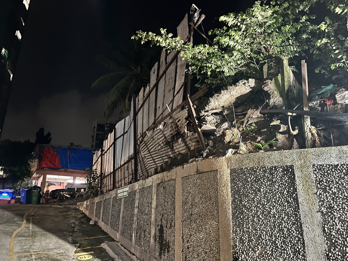 ChippaAbid's tweet photo. @CMOMaharashtra @mybmc @mybmcWardPN @MumbaiPolice Very dangerous situation please help to resolve . https://t.co/vpXv1ALv1U