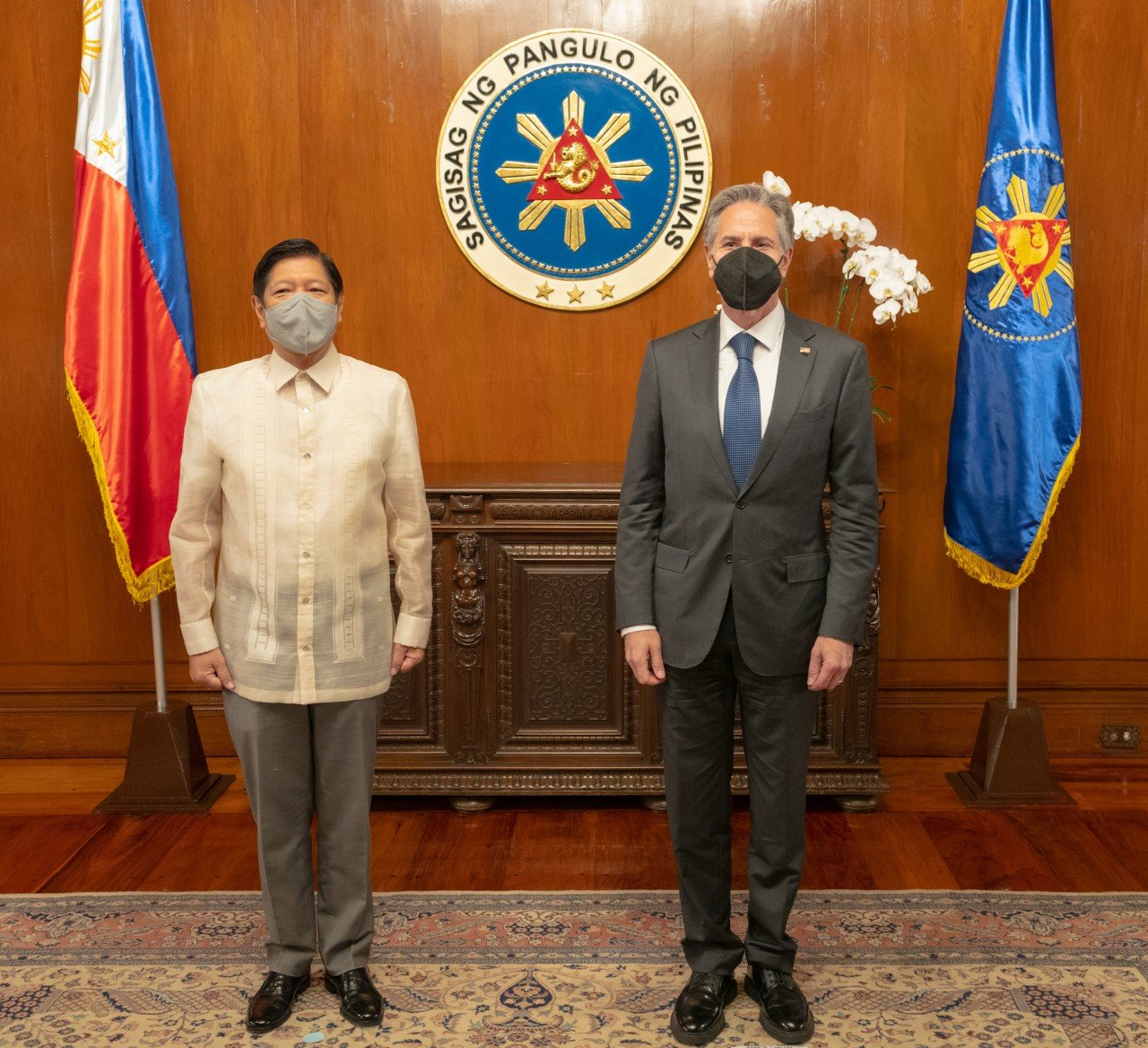 Secretary Blinken stands next to Philippines’ President Ferdinand Romualdez Marcos.