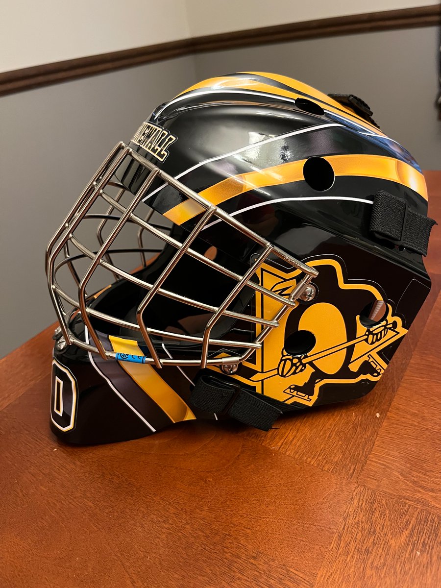customcagesca's tweet photo. STEPH HOOKS, THANKS FOR SHARING WITH US THE FINAL RESULT OF YOUR CUSTOM KIT❗️
#hockey #hockeylife #hockeygoalie #hockeygoalies #hockeygear #hockeyhelmet #icehockeygoalie #goalie #goalies #goaliegear #goaltenders #goalielife #goaliehelmet #goaliemask #customgoaliemask #customcages https://t.co/npVNwrf7OL