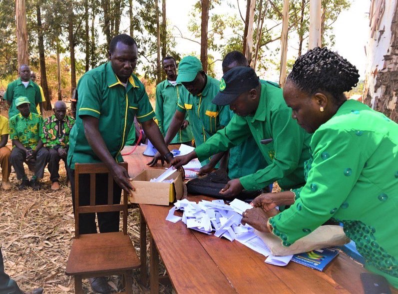 PNdalichako's tweet photo. Nimeshiriki katika uchaguzi wa kuchagua viongozi wa chama cha Mapinduzi  Kata ya Kigondo, Wilayani Kasulu Mkoa Kigoma. 

Chama imara, kazi zinaendelea. 

@ccm_tanzania https://t.co/NXogwCuEev