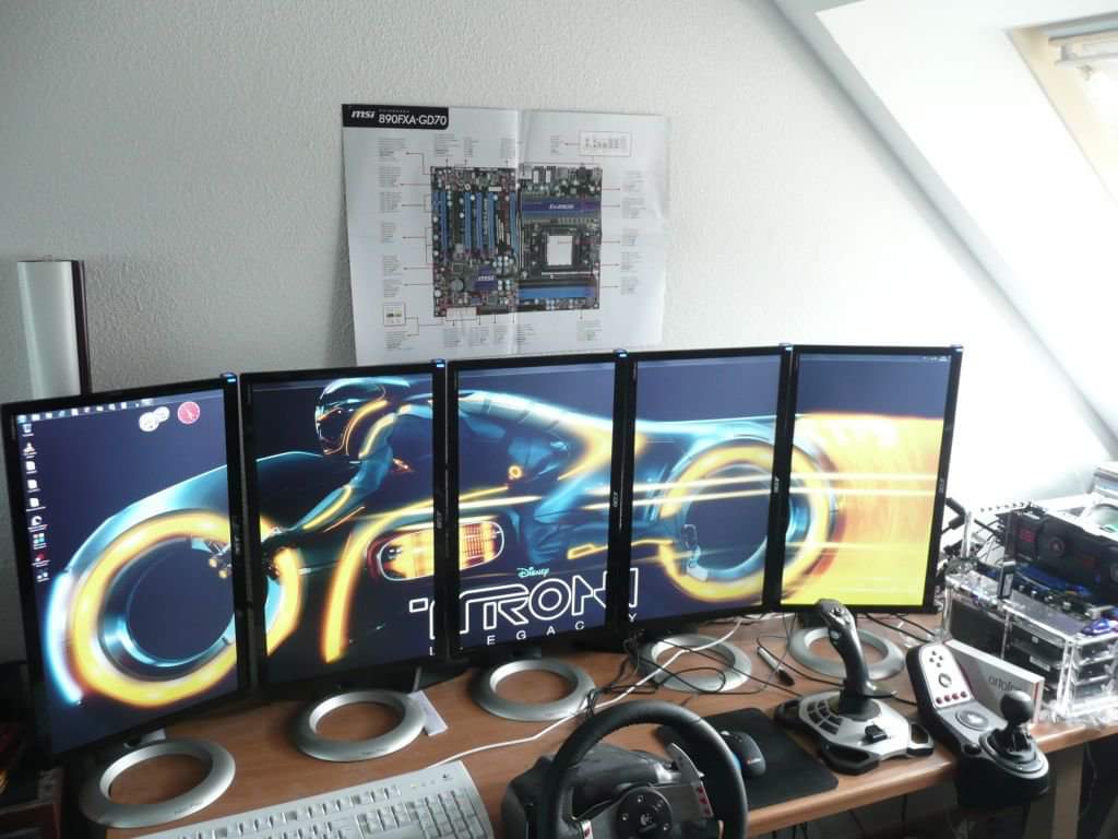 julien_baudouin's tweet image. Photo souvenir. Il y a 11 ans, je jouais déjà en #5x1p et #Eyefinity
Toujours aujourd'hui.