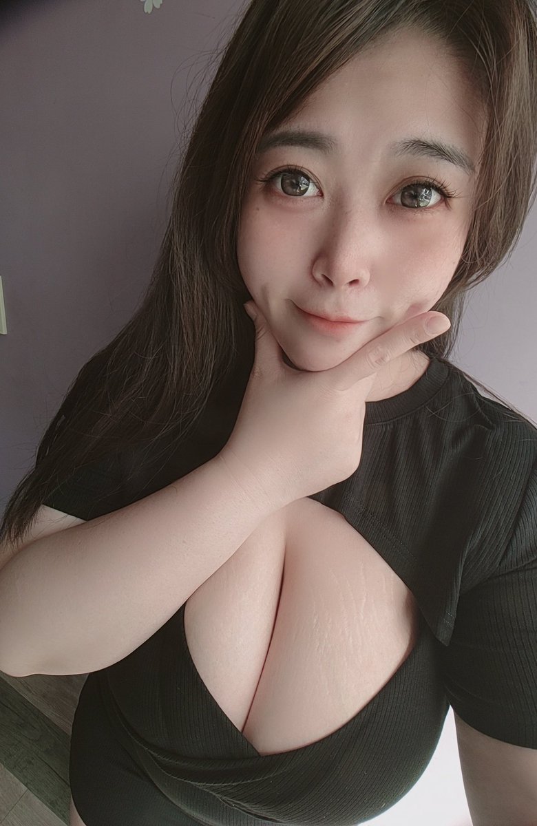 姊妹的禮物，詢問度超高
但他一直滑下去🤣 https://t.co/oaSZMmlkpv