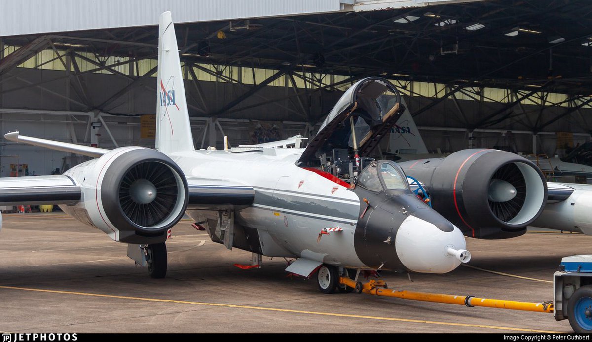 keng0721's tweet photo. NASA アメリカ航空宇宙局 の高高度研究用航空機
WB-57F
日本を横断し
韓国 在韓米空軍 烏山空軍基地
へ帰投か?
🌀低気圧の上空を飛行したのかな?
#NASA #三沢基地 #WB57F #アメリカ航空宇宙局 https://t.co/kSj5ihoZ7F