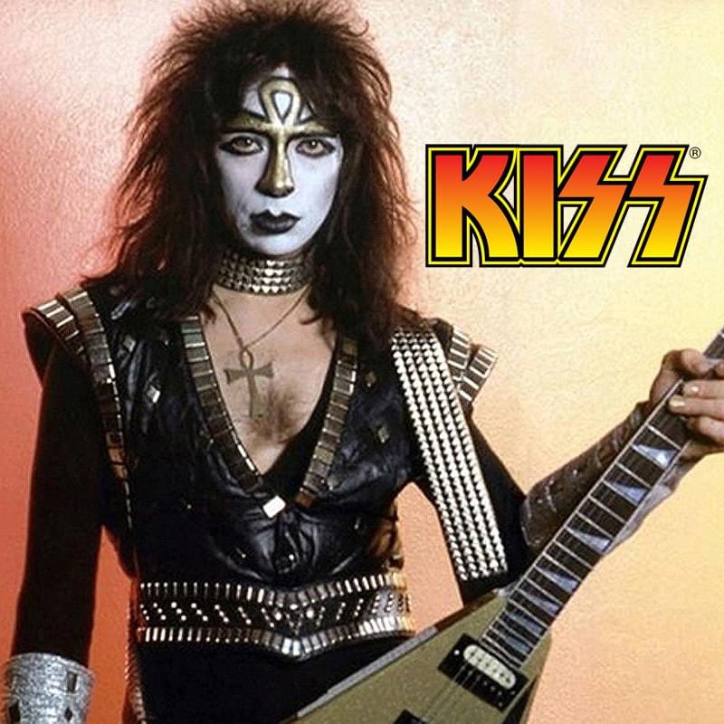 Happy birthday VINNIE VINCENT!
(August 6, 1952) 