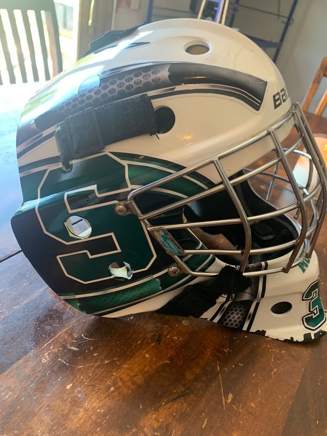 customcagesca's tweet photo. GARRET MURRAY , THANKS FOR SHARING WITH US THE FINAL RESULT OF YOUR CUSTOM KIT❗️
#hockey #hockeylife #hockeygoalie #hockeygoalies #hockeygear #hockeyhelmet #icehockeygoalie  #goalies #goaliegear #goaltenders #goalielife #goaliehelmet #goaliemask #customgoaliemask #customcages https://t.co/vqQMgU01DL