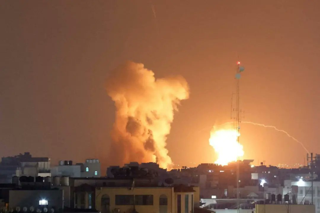 UKEAD_TR's tweet photo. SON DAKİKA!!!!

İşgalci savaş uçakları #Gazze şeridini bombalıyor.

#gazze https://t.co/1k4KJkW12B