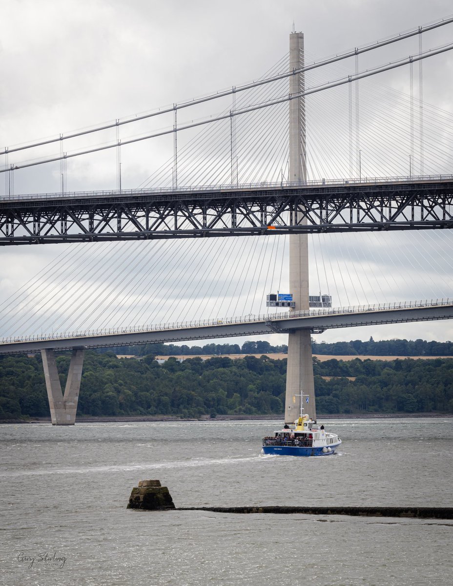 Gaztop1's tweet photo. Here is my series called 'boats in line with bridge supports' 😆😉📸 On the Forth.   @welcometofife #forthriver #boatphotography #SaturdayVibes https://t.co/oMn79Ozyju