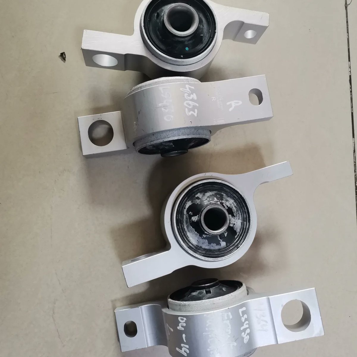 JapanSpare's tweet photo. ARM LOWER ASSY FRONT SUSPENSION LS430 AVAILABLE BRANDS SUPER DK JAPAN https://t.co/ITWqN1ltR2