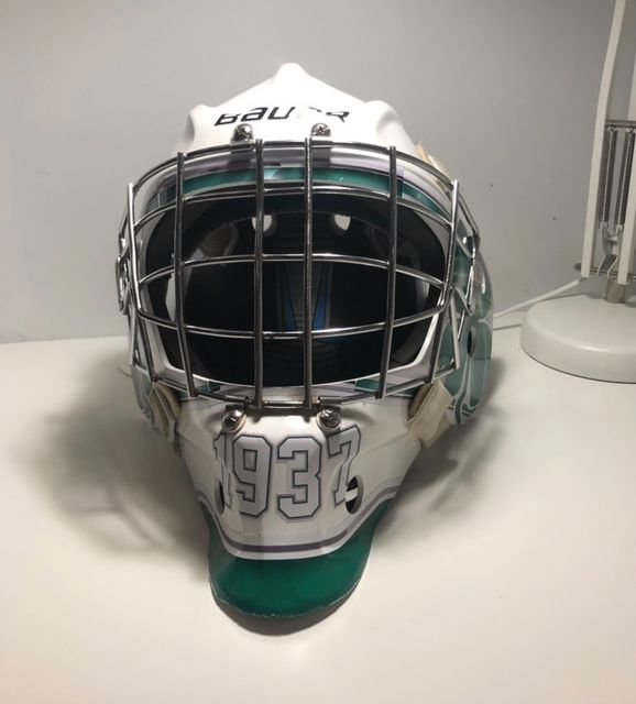 customcagesca's tweet photo. LEO FERRER , THANKS FOR SHARING WITH US THE FINAL RESULT OF YOUR CUSTOM KIT ❗️
#hockey #hockeylife #hockeygoalie #hockeygoalies #hockeygear #hockeyhelmet #icehockeygoalie #goalies #goaliegear #goaltenders #goalielife #goaliehelmet #goaliemask #customgoaliemask #customcages https://t.co/sSTwmonhdP