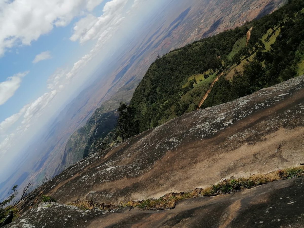 vogueadventures's tweet image. For the hikers, we have something for you😉Vuria hill, in Taita is the highest point in Coast province and an epic site to hike🧗🏾‍♂️

𝐘𝐎𝐔 𝐓𝐇𝐈𝐍𝐊 𝐈𝐓, 𝐖𝐄’𝐋𝐋 𝐏𝐋𝐀𝐍 𝐈𝐓👍🏼
#magicalkenya #tembeakenya #rediscoverkenya #taita #taitahills  #hiking #hillsandvalleys