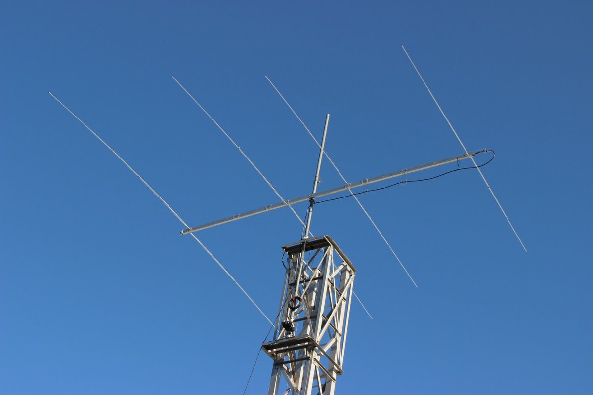 InnovAntennas's tweet photo. Every one loves a new antenna! The BOLPA-4 covers 15m-10m inclusive. No matching device, no traps, no coils - a direct 50Ohm 'loss-less' feed point. WiMo have beaten us with getting this listed, you can order now! #bolpa @wimo_de @DXEngineering #hamradio #hamr #AmateurRadio https://t.co/0jmtS72dbD