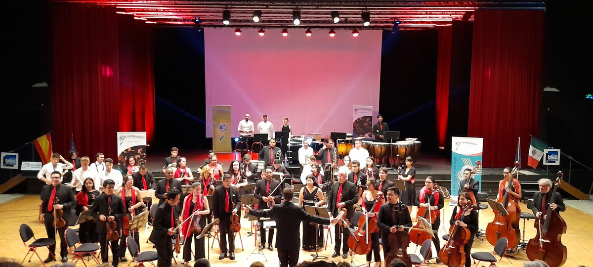 ChristopheSicot's tweet image. Festival #Eurochestries #charentemaritime Hier soir à #Saujon
Orchestre symphonique "Contrapunto" de Mexico 🇲🇽 
et l'Ensemble à vent "Rural Band" de Cuenca 🇪🇸
Bravo ! Muchas Gracias ! 👍😉
@Eurochestries17