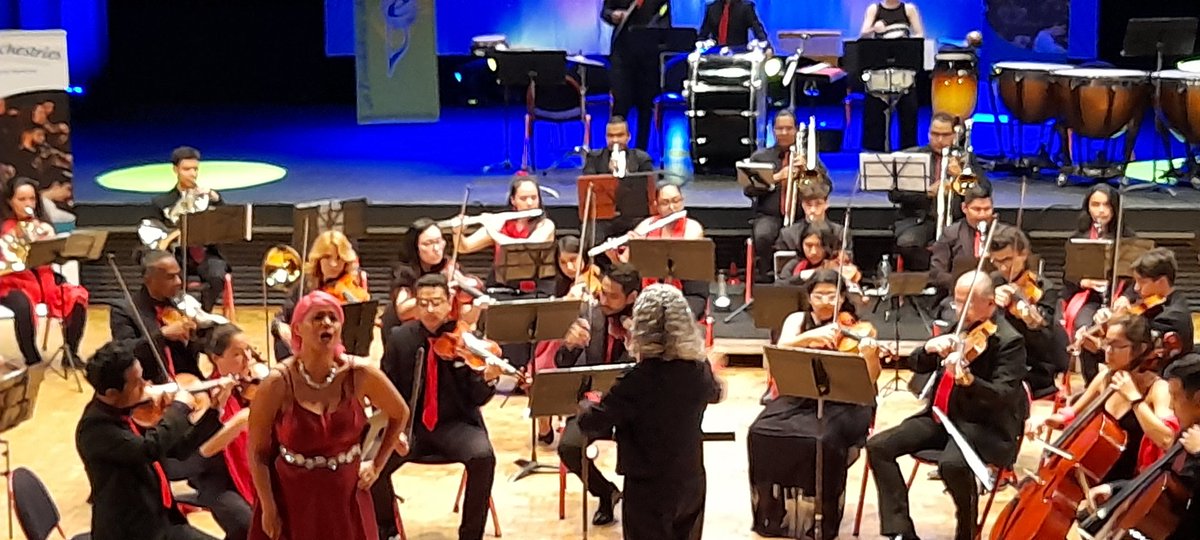 ChristopheSicot's tweet image. Festival #Eurochestries #charentemaritime Hier soir à #Saujon
Orchestre symphonique "Contrapunto" de Mexico 🇲🇽 
et l'Ensemble à vent "Rural Band" de Cuenca 🇪🇸
Bravo ! Muchas Gracias ! 👍😉
@Eurochestries17
