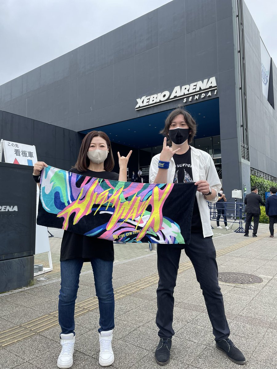 XebioArena's tweet photo. 本日6日(土)【B’ｚ LIVE-GYM 2022】開催です🎸🎤
すでに開場しており、多くのファンの皆さまにお集まり頂いたいております‼️開演は17:00-です🎋

＃ゼビオアリーナ ＃コンサート #BzLIVEGYM2022HighwayX #Bz
#仙台七夕 https://t.co/W7kk5bnimz