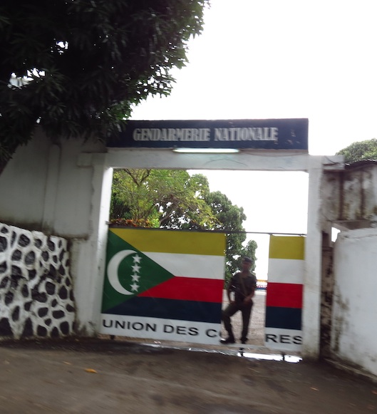 Une jeune fille de 11 ans agressée sexuellement par un homme de 50 ans dlvr.it/SW8TnP #Comores