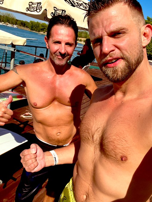 Wakeboard session with my friend @DavidperryXxx at #rukkellak https://t.co/zleBFFbAnZ