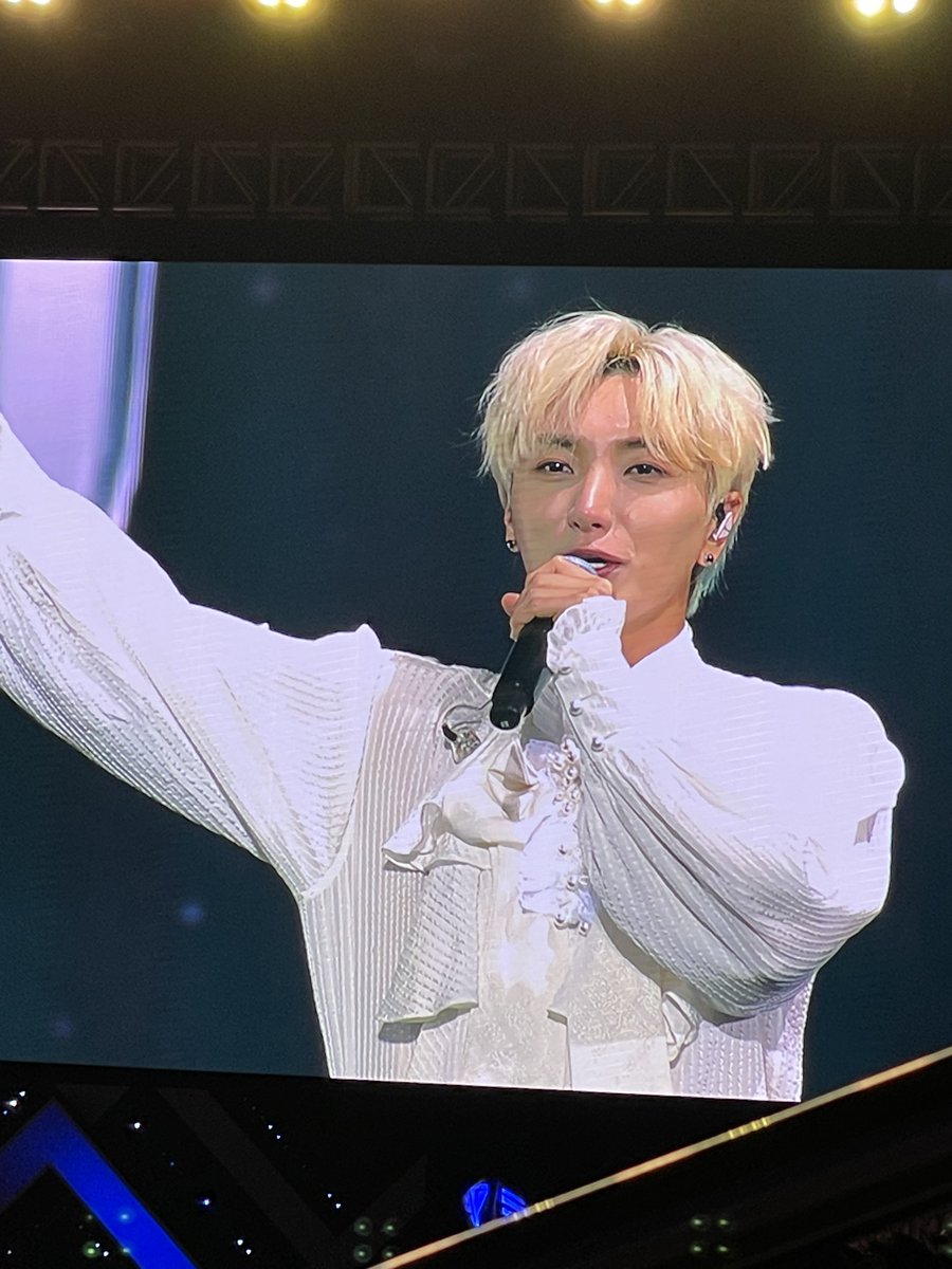 tickyteuk's tweet photo. the best kpop leader, LEETEUK 🤍🙏🏻 https://t.co/8qbYKZek3E