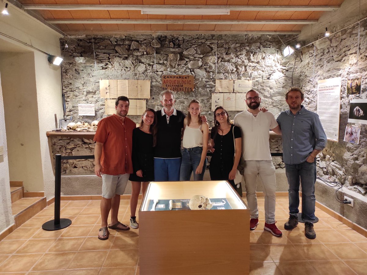 ARRELS Prehistòriques (@arrelsp) on Twitter photo Un plaer formar part d'aquest gran projecte arqueològic. Treball en equip dels participants de les excavacions al Roc del 1972-1973 i del 2019-2022 #ExposicióRocOrenetes50anys #GroberXaialsa #Arrels <a href="/iphes/">IPHES-CERCA</a> Un plaer formar part d'aquest gran projecte arqueològic. Treball en equip dels participants de les excavacions al Roc del 1972-1973 i del 2019-2022 #ExposicióRocOrenetes50anys #GroberXaialsa #Arrels <a href="/iphes/">IPHES-CERCA</a>