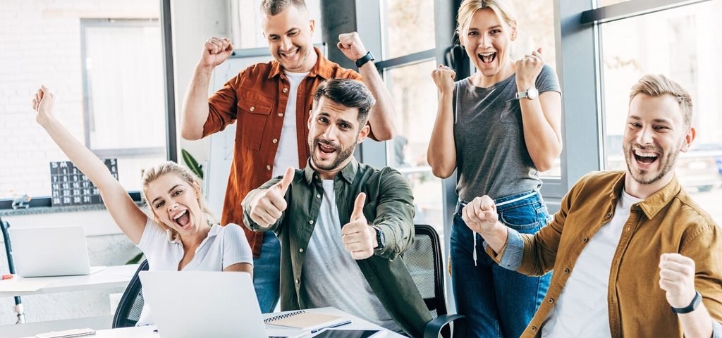 el_liberado's tweet photo. Hablemos del sueño europeo.

Estudia una carrera, consigue un buen trabajo y trabaja tus 8 horas de contrato + 1-2 horas de gratis. 

Ahorra y cómprate la casa de tus sueños, el coche ten niños.

Y si estás ahí, quizás un día te pares a pensar y te des cuenta de esto: https://t.co/eWWHKMjQw6