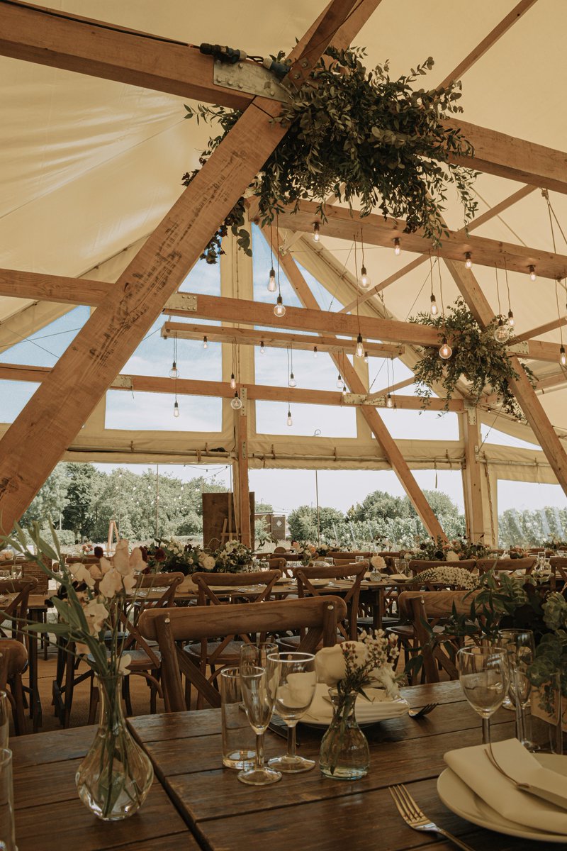 HuskMarquees's tweet photo. Rustic and elegant table layout with the most amazing backdrop. 🌅 https://t.co/mf53c3PLLX